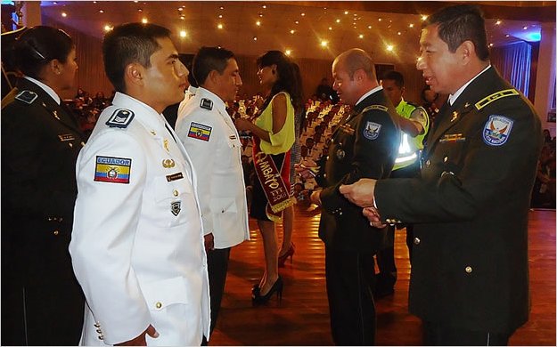 En Tungurahua, ascendieron 146 servidores policiales