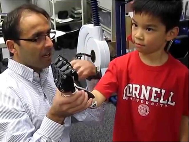 Una prÃ³tesis de mano de 38 USD hecha con una impresora 3D sustituye a otra que cuesta mÃ¡s de 31.000 USD