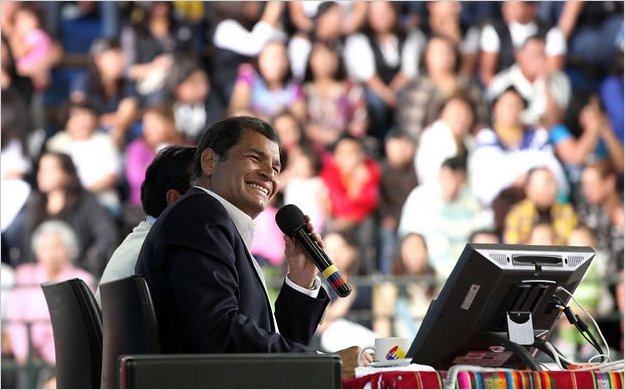 El Presidente de Ecuador suspende la publicidad oficial en algunos medios privados