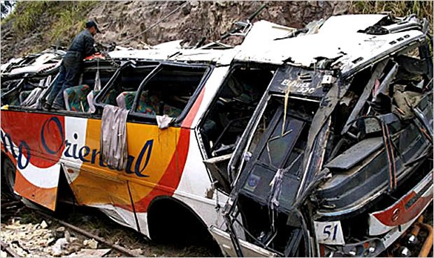 Un accidente de autobús enluta la Navidad en Ecuador