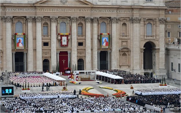 35.000 rosas ecuatorianas adornaron la canonizaciÃ³n de los papas Juan XXIII y Juan Pablo II
