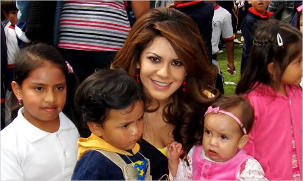 SalomÃ© Marin celebrÃ³ con un gran evento a los niÃ±os de Ambato