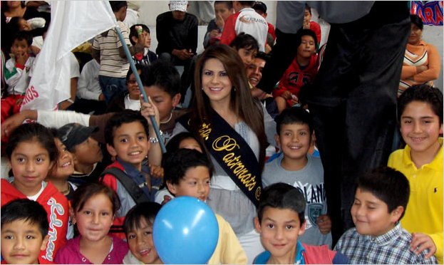 La Srta. Patronato Municipal Salome MarÃ­n compartiÃ³ con los niÃ±os de la FDT