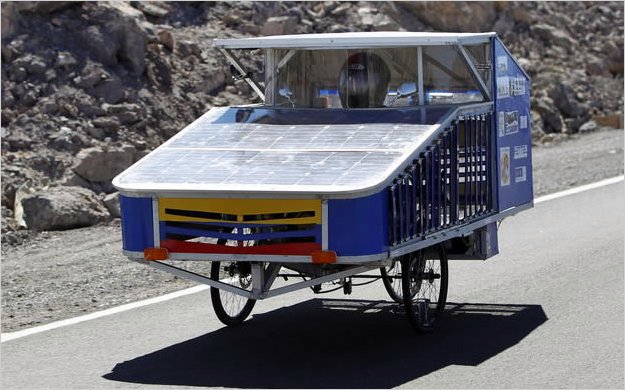 Ecuatorianos estrenan su primer vehÃ­culo solar
