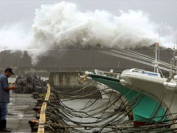 Un fuerte tifÃ³n se dirige al suroeste de JapÃ³n