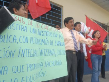 UNE llama al diÃ¡logo con el Gobierno mientras convoca a manifestaciones