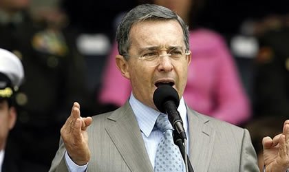 PolÃ©mica por idea de Uribe de volver informantes a estudiantes