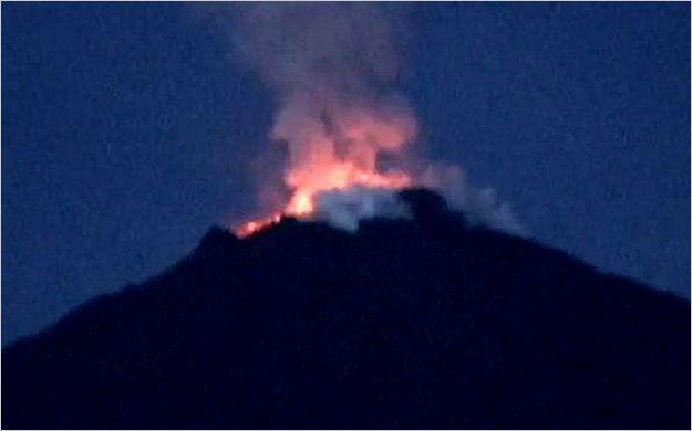 Explosiones de un volcÃ¡n en Ecuador causan pÃ¡nico