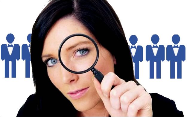 El 60% de los hombres en Facebook son espiados por sus parejas