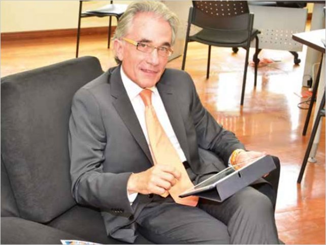 Denuncian gastos excesivos en consultorÃ­as y en contratos a autoridades y profesores en Yachay