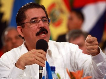 Zelaya llama a presionar por su restituciÃ³n